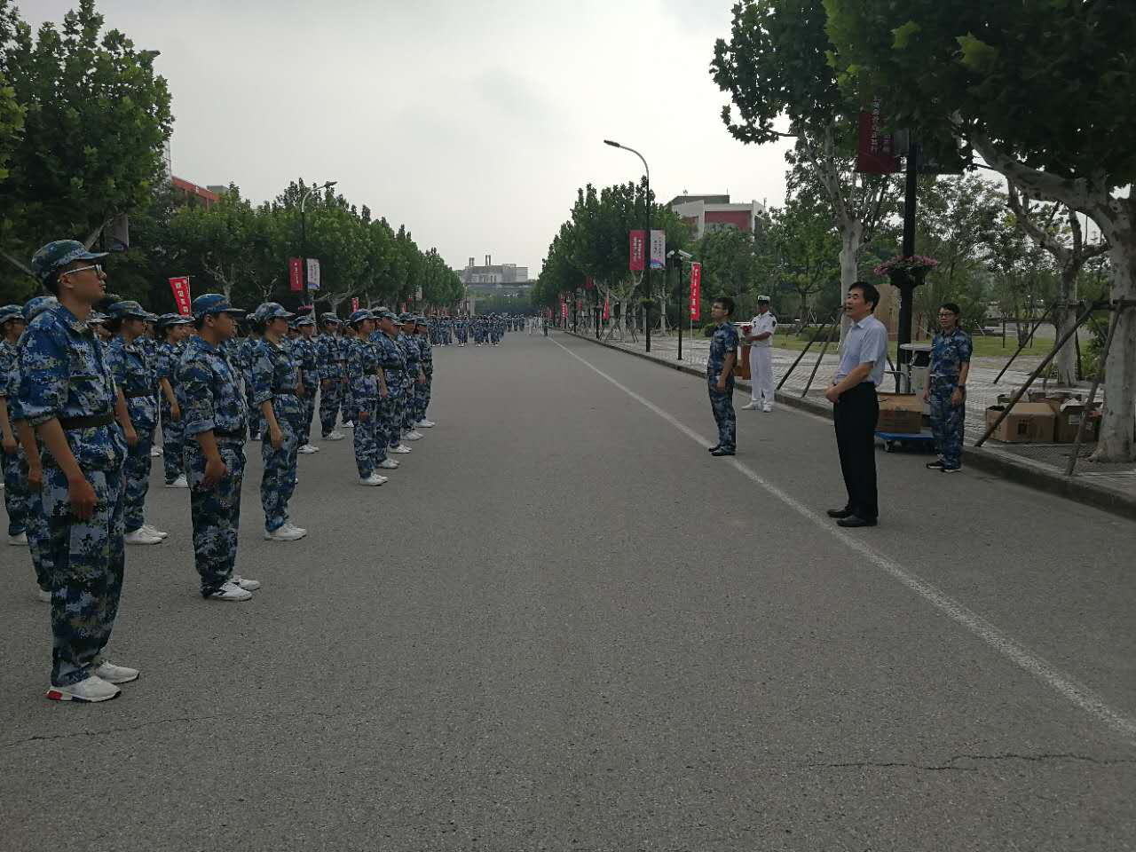 习习秋风军训情,丝丝凉意暖人心