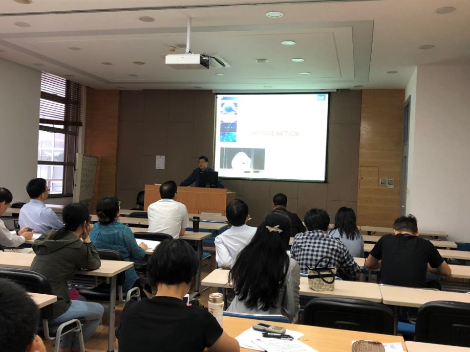“一路走，一路带，一路话秋实”――bv伟德中国官方网站国外访学分享交流会